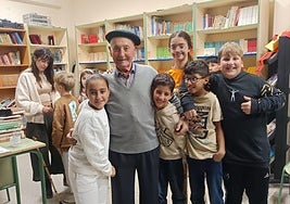 José Luis Oruezábal, en una charla en un centro educativo.