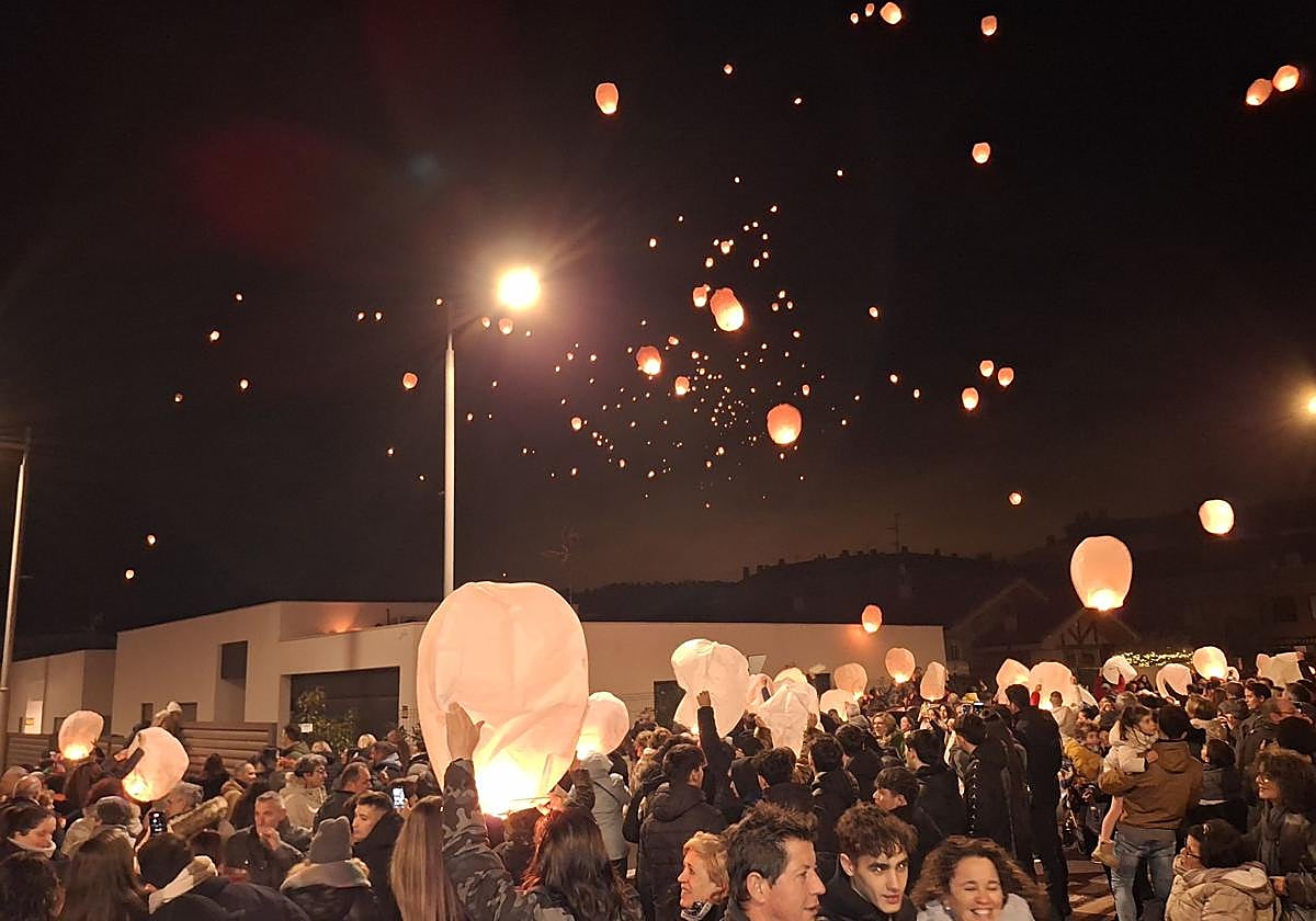 Suelta de farolillos en Fuenmayor, en una edición anterior.