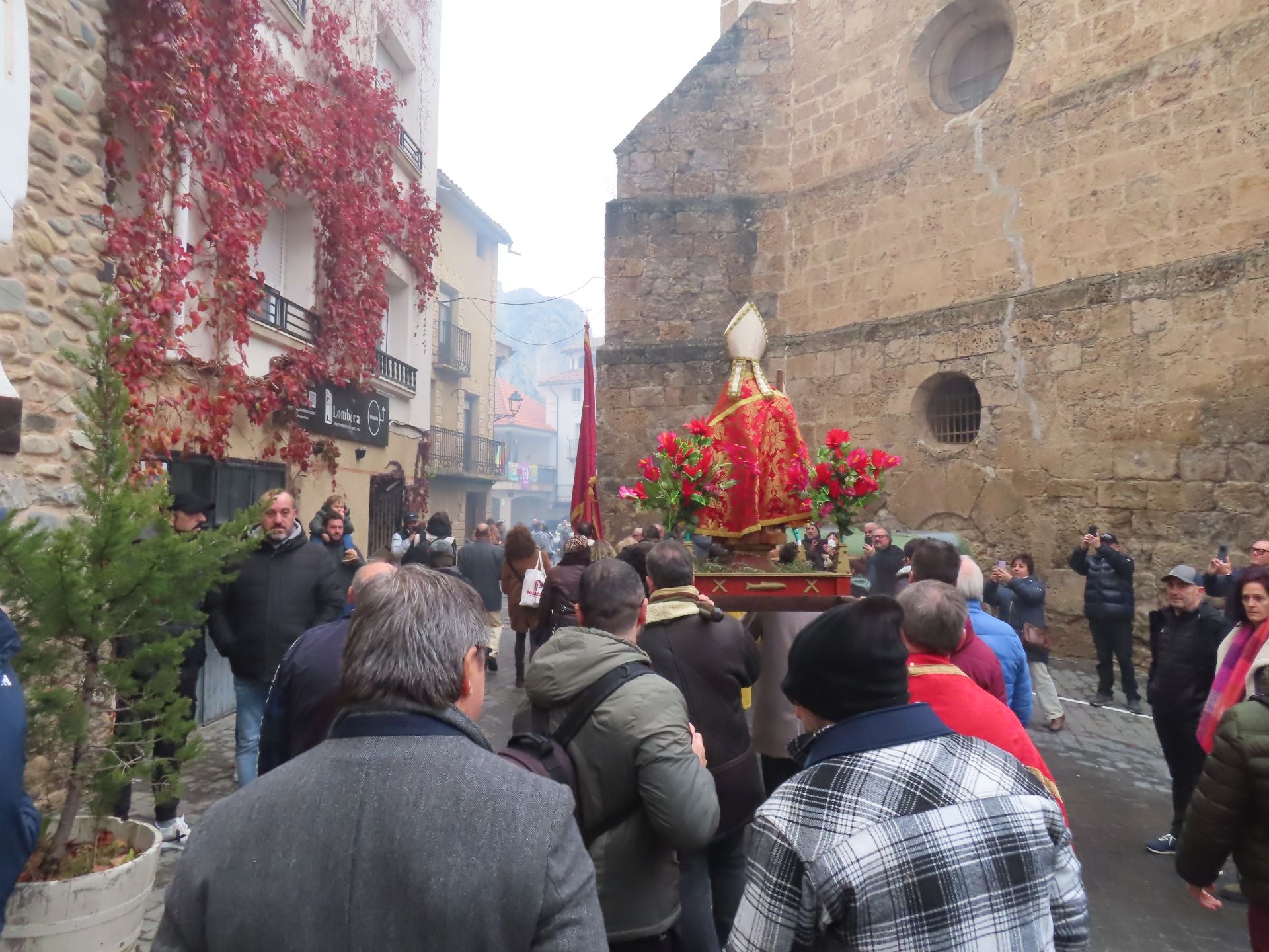 Arnedillo celebra la procesión del humo
