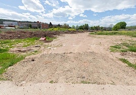 Solar en La Portalada donde se construirán las nuevas pistas de Tráfico.