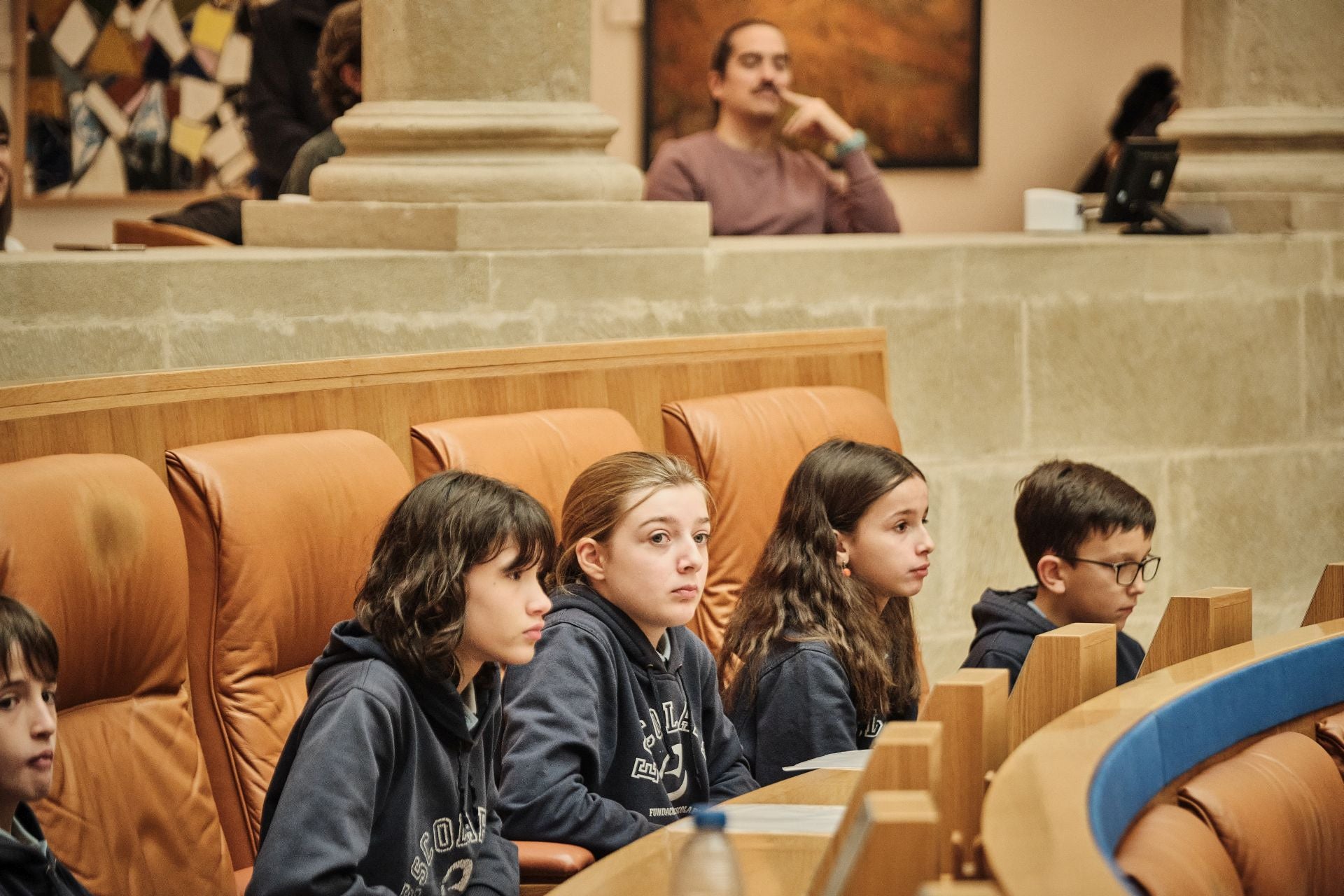 Escolares riojanos leen la Constitución en el Parlamento de La Rioja