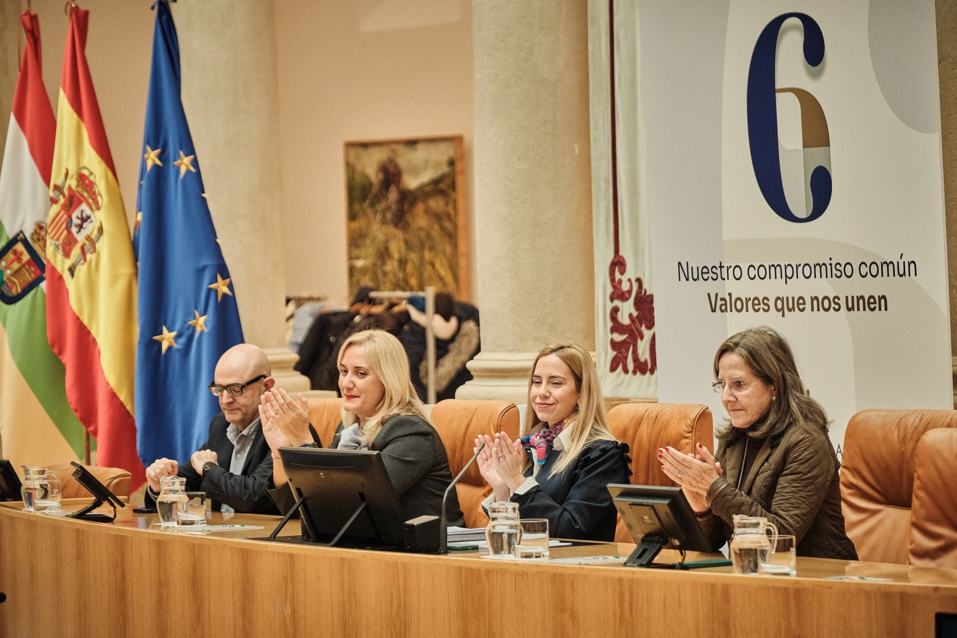 Escolares riojanos leen la Constitución en el Parlamento de La Rioja