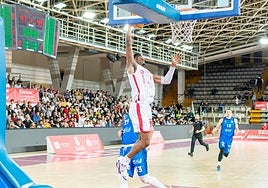 Obi Okafor, nuevo jugador del Clavijo.