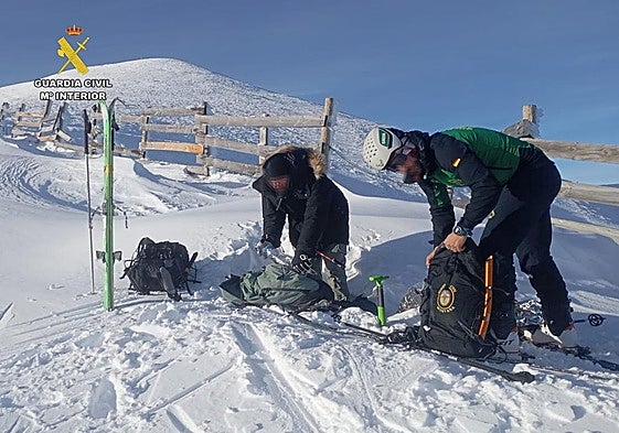 El joven fue ayudado por la Guardia Civil de Montaña.