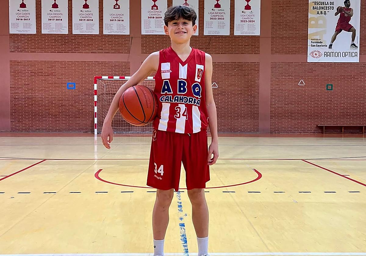El jugador de baloncesto Alan Bella.