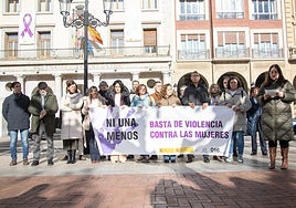 Concentración en repulsa por el último asesinato machista.