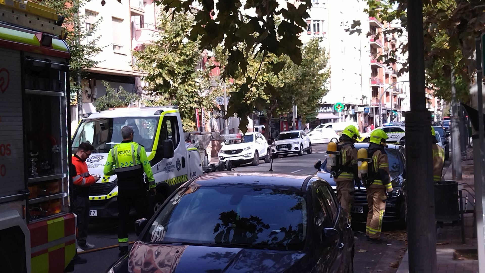 Bomberos y Policía Local de Logroño en una intervención del pasado noviembre.