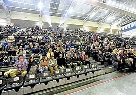 El festival benéfico se celebró el año pasado en Villamediana, con un frontón prácticamente lleno.