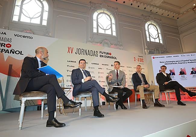 Manuel Herrero, el consejero Alfonso Domínguez, Carlos Santamaría, Carlos Prieto e Iñaki Gurría, durante su charla.