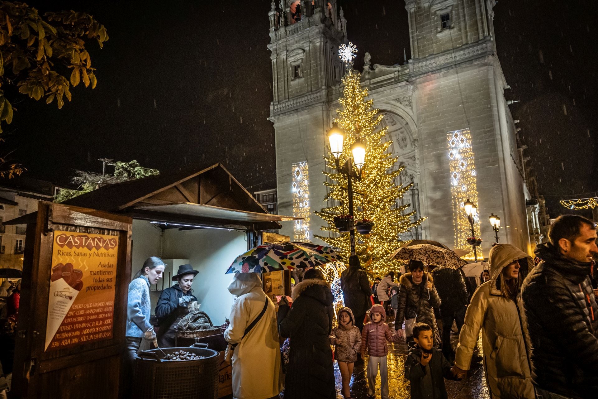 La Navidad se enciende en la plaza del Mercado