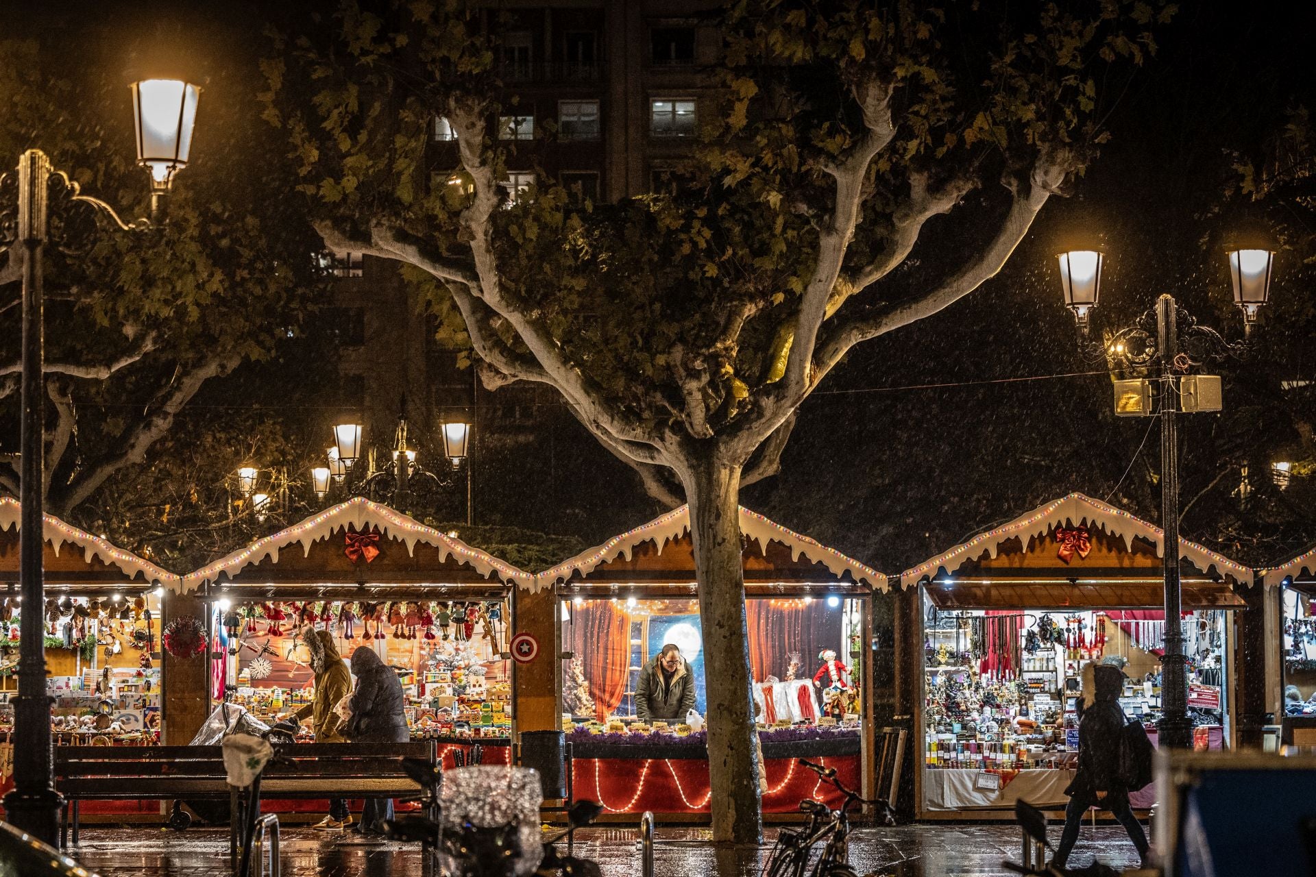 La Navidad se enciende en la plaza del Mercado