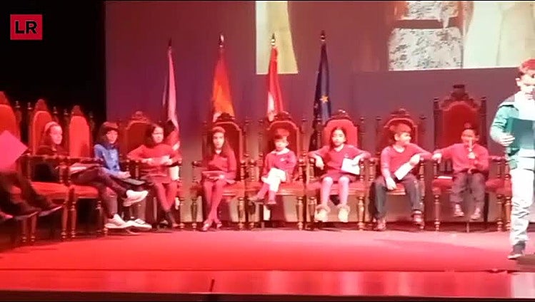 Lectura de los escolares de la Constitución