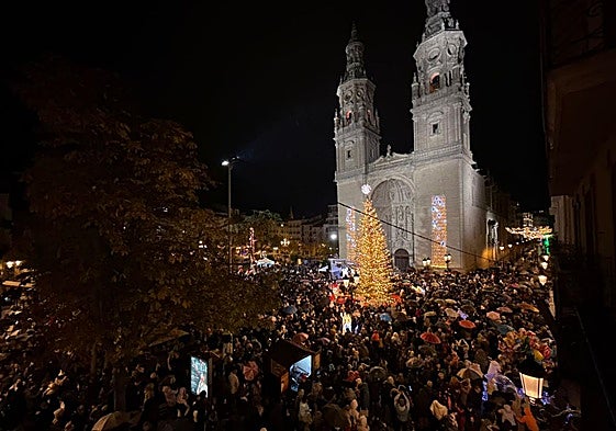 Encendido de las luces de Navidad en la plaza del Mercado de Logroño.