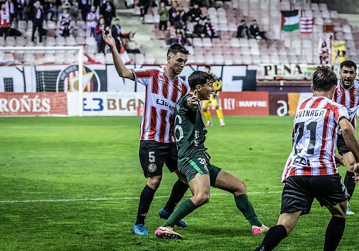 Simón Lecea, durante el partido de Copa del Rey ante el Racing de Santander.