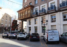 El concejal de IU-Podemos plantea que las plazas para concejales puedan ser usadas por las noches