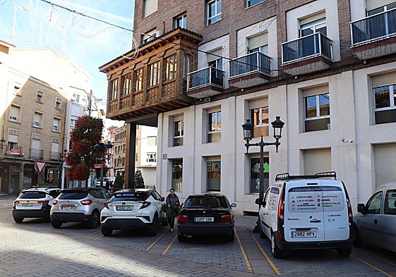 El concejal de IU-Podemos plantea que las plazas para concejales puedan ser usadas por las noches