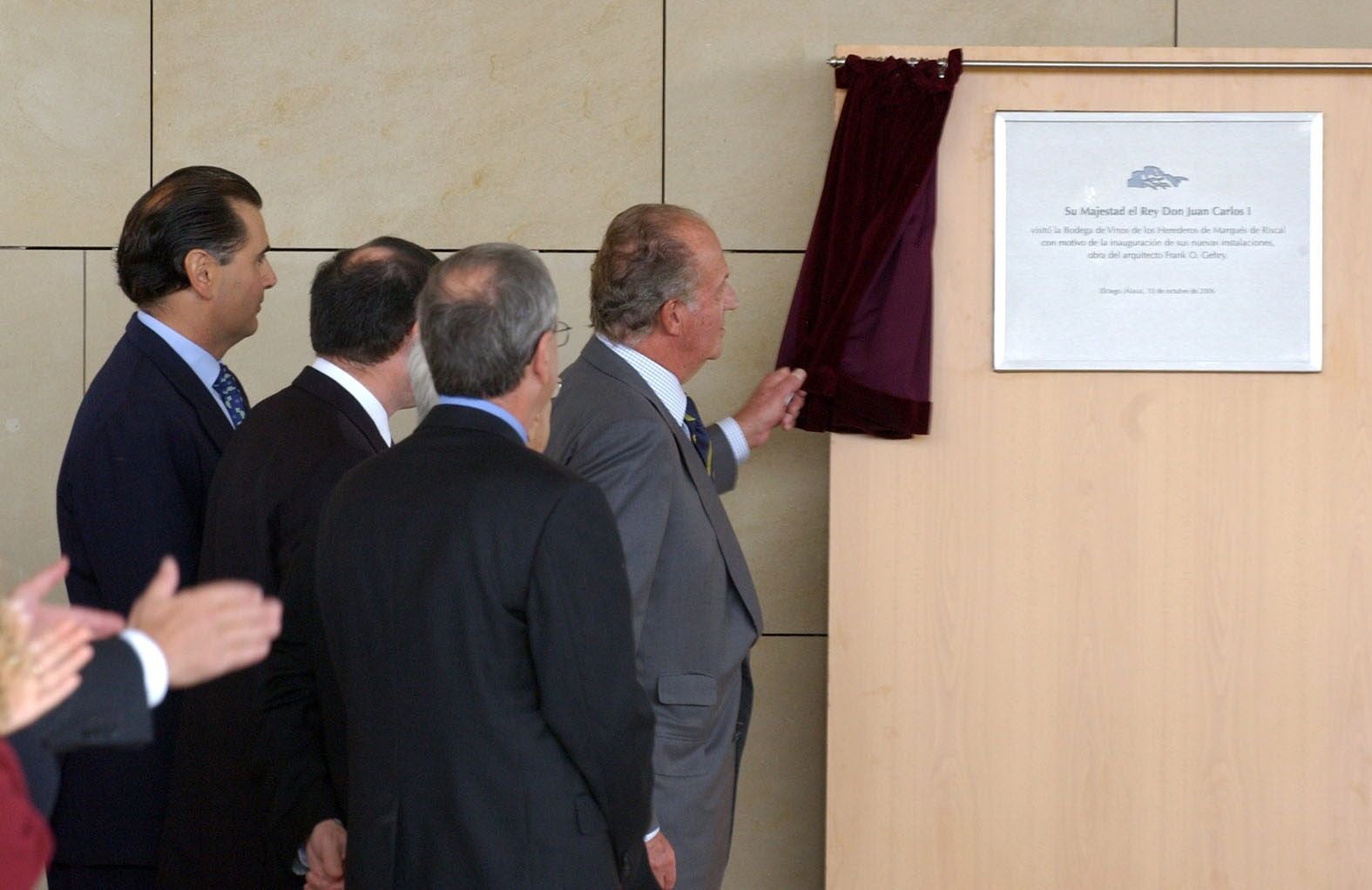 El rey Juan Carlos inauguró la icónica bodega de Rioja de Frank Gehry