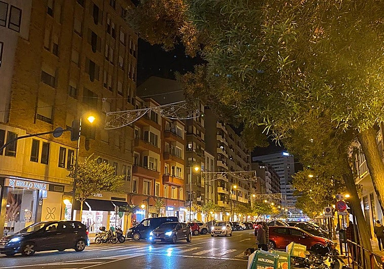 Las luces no lucían en la comercial San Antón en esta primera tarde de compras del puente.