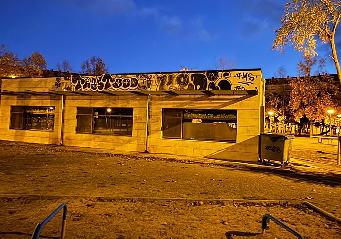 Las pintadas de la ludoteca del parque San Adrián, en el Teléfono del Lector