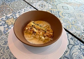 Una ración de bacalao y coliflor con bechamel de tomillo limonero.