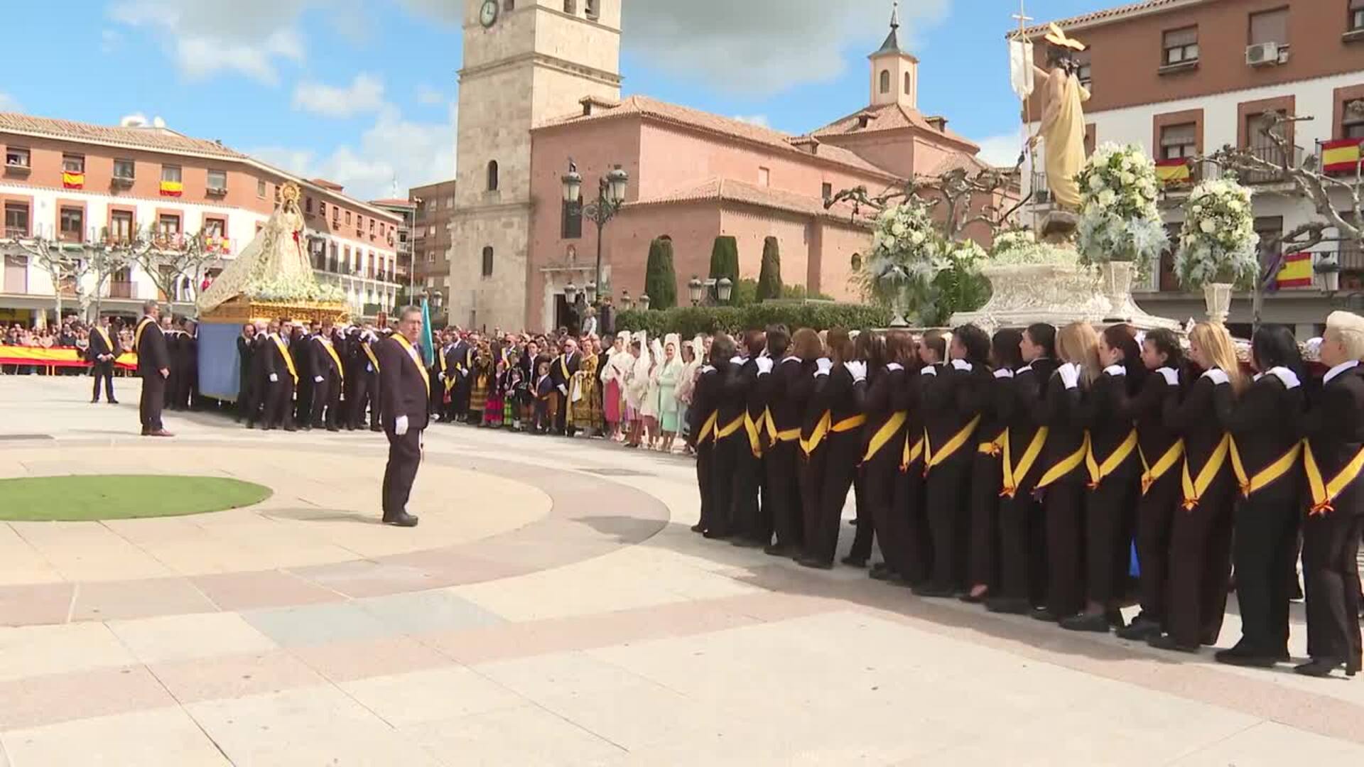 Torrejón de Ardoz celebra la procesión del Encuentro este Domingo de Resurrección