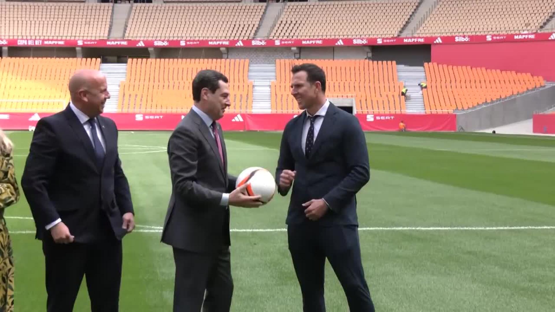 Moreno valora el Estadio de La Cartuja como "tercero mayor de España" para Mundial 2030