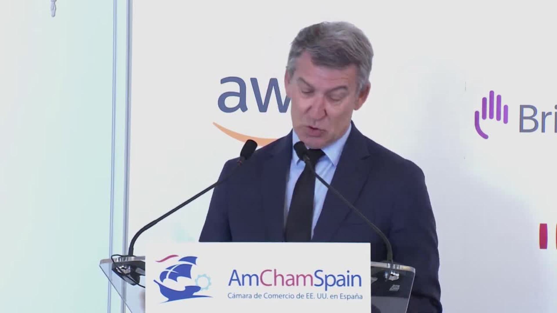 Feijóo avisa a Sánchez que es una "cacicada" aprobar un plan militar sin el Congreso