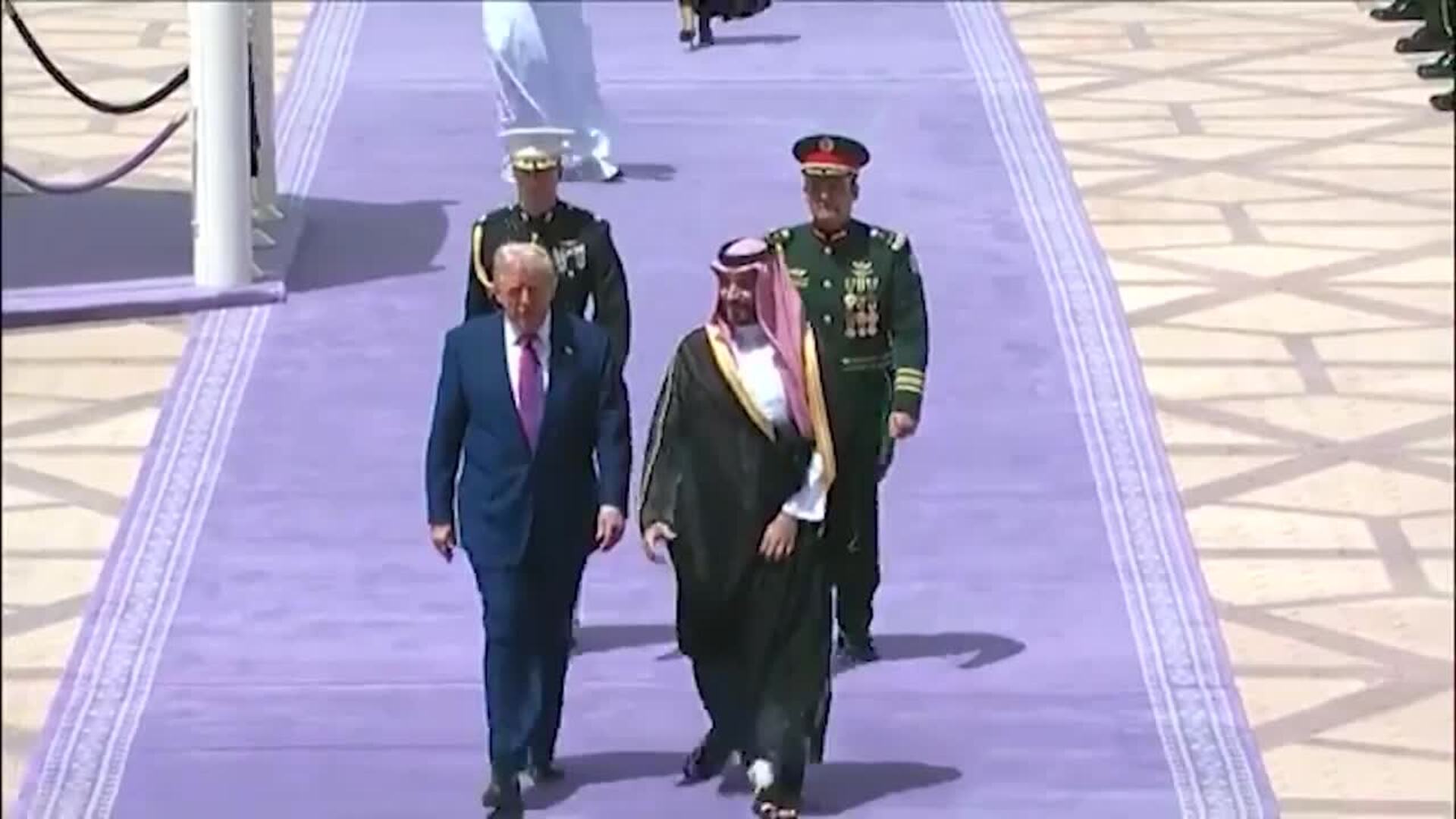 Trump llega a Arabia Saudí, primera parada de una gira de varios días en Oriente Próximo