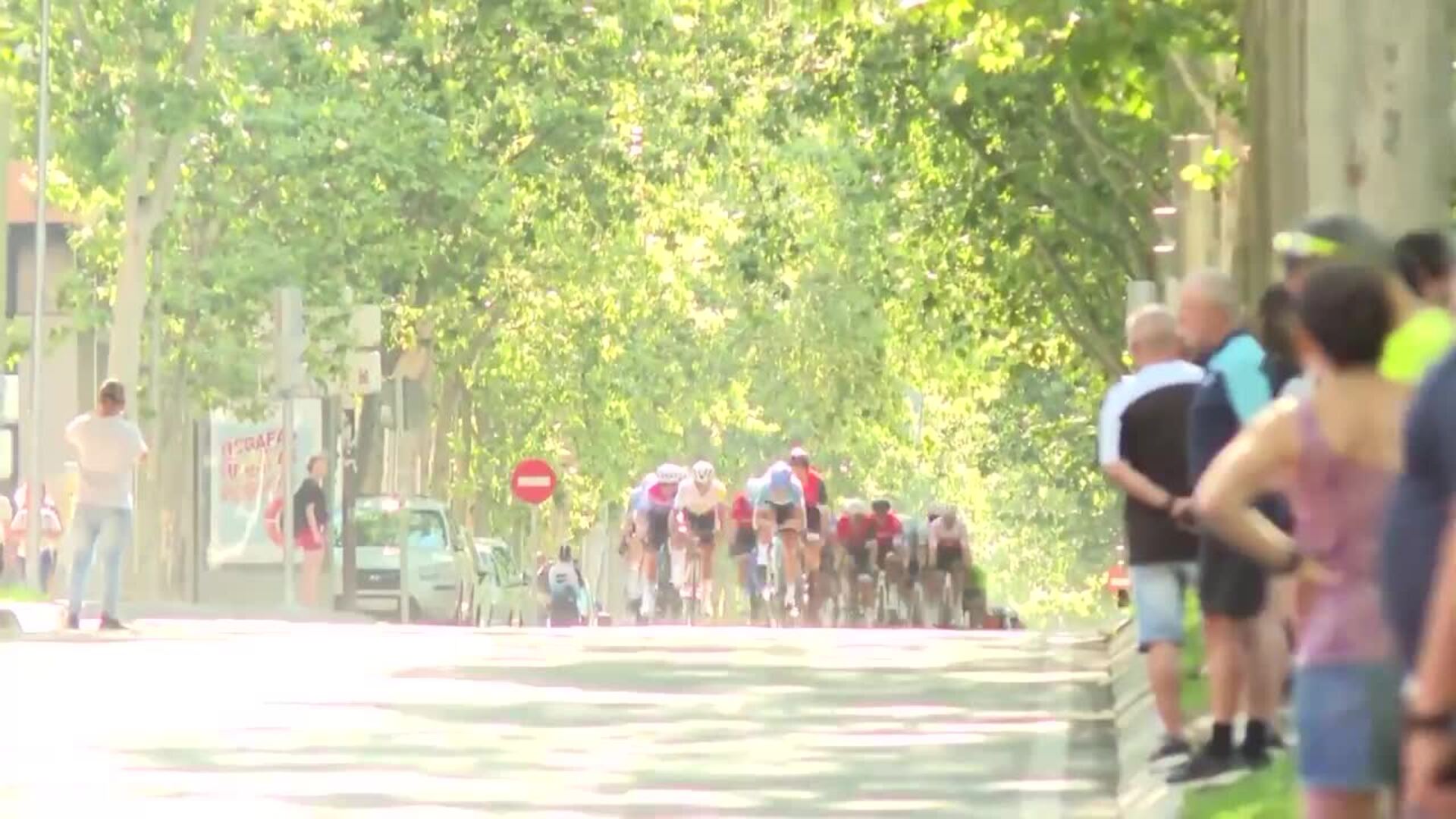 Multitud de personas participan en la XVIII Carrera Ciclista Trofeo del Carmen en Madrid