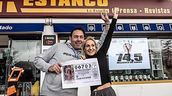 El primer premio del Niño deja 200.000 euros en el estanco de La Estrella