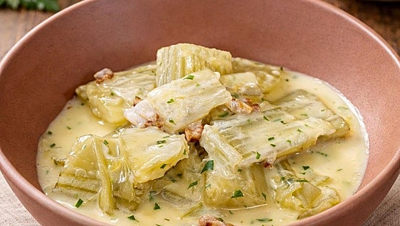 La receta de Ventura y Gabi: cardo con nueces de Pedroso