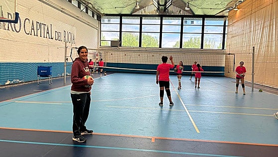 Esther López, entrenadora del Ocisa Haro Rioja Voley, seleccionadora femenina sub-17