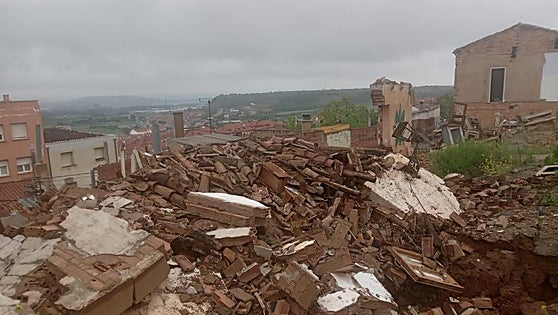 Un nuevo derrumbe deteriora aún más el barrio de bodegas de Villamediana
