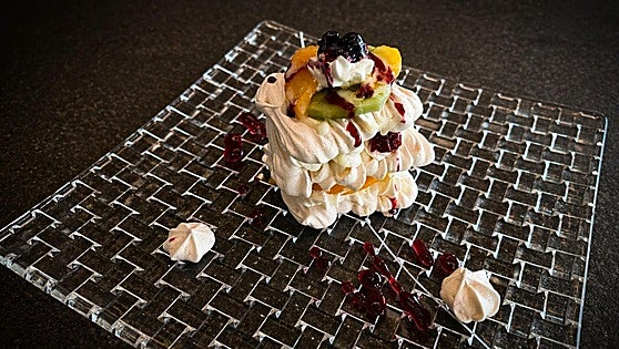Merengón con frutas, tan sencillo como vistoso