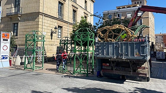 El arco de las fiestas de San Bernabé de Logroño toma forma