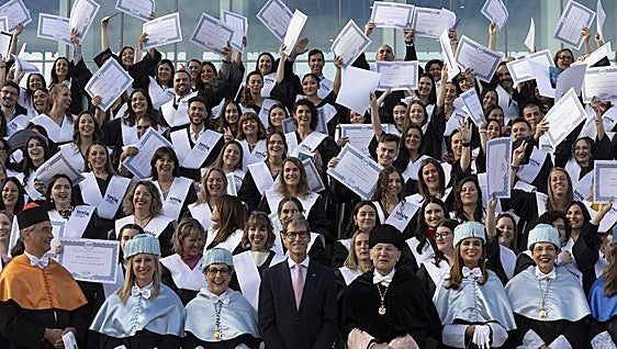 Aplausos, emoción y reconocimiento sincero al esfuerzo de los más de mil egresados de UNIR