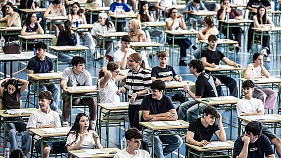 Iguales, casi iguales y españoles