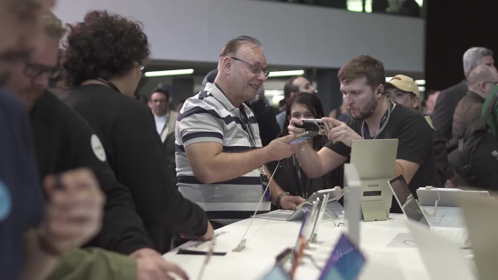 HONOR lanza en el MWC el Robot Phone, un robot humanoide y el Magic V6 en su apuesta por la IA