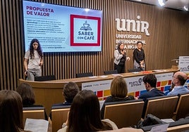 Exposición de uno de los grupos, en a fase final de la última edición de STARTinnova