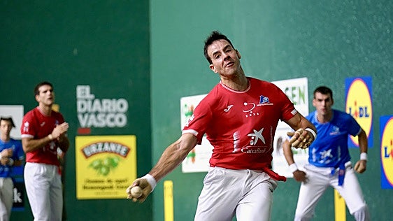 Darío se la juega en la puesta de largo de Landa