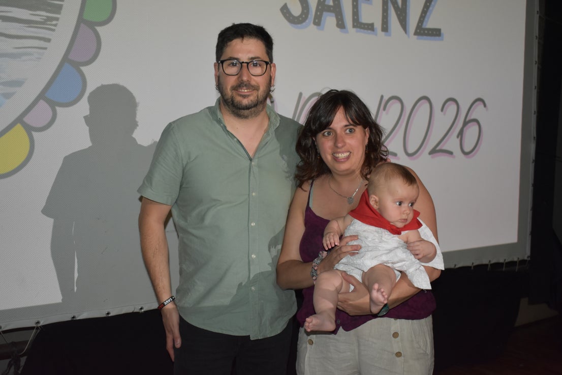La entrega de pañuelos por las fiestas de Santa Ana