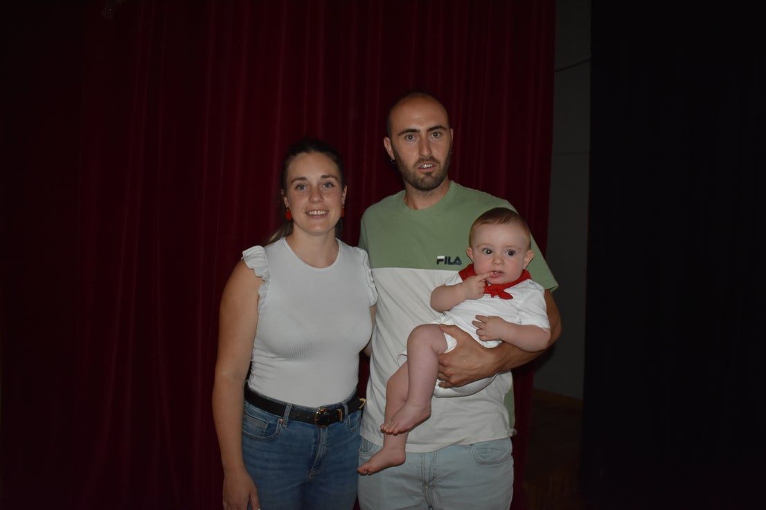 La entrega de pañuelos por las fiestas de Santa Ana