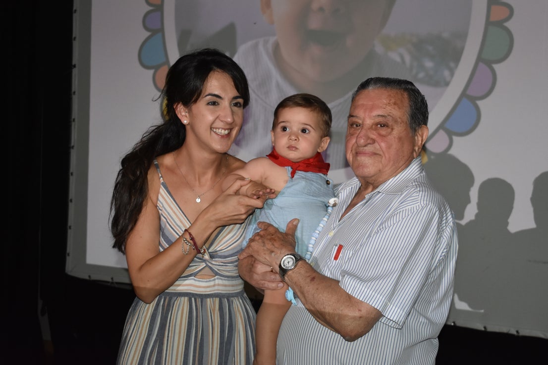 La entrega de pañuelos por las fiestas de Santa Ana