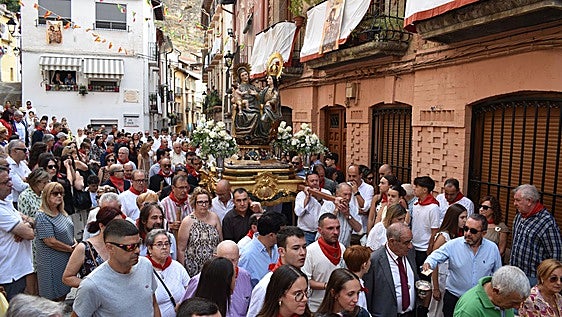 Cervera acompaña a Santa Ana