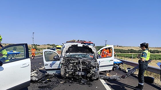 Una mujer en estado cr&iacute;tico y cuatro heridos en una colisi&oacute;n frontal en la N-232 en Ausejo