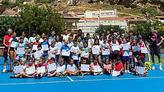 El curso de tenis contó con 55 participantes