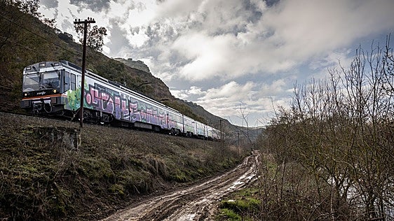 Los límites de velocidad siguen penalizando con cuatro horas el viaje en tren a Madrid
