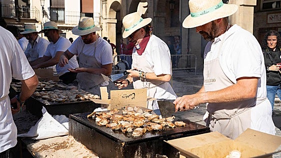 Mejillones y embuchados en la Plaza del Mercado