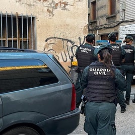 Imagen de la redada en la calle Pilarte.