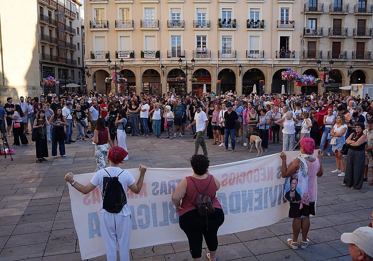 Logroño se suma a la concentración de protesta por el desahucio de Maricarmen – La Rioja